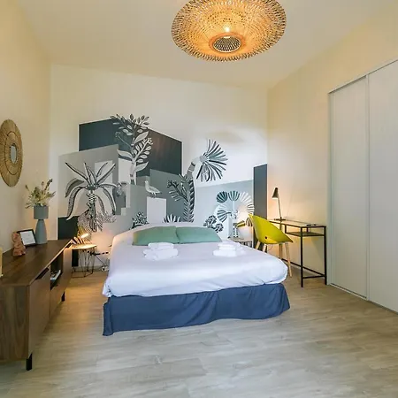 Le Cours Du Parc, Au Coeur Des Allees De Dijon