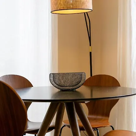 Le Cours Du Parc, Au Coeur Des Allees De *