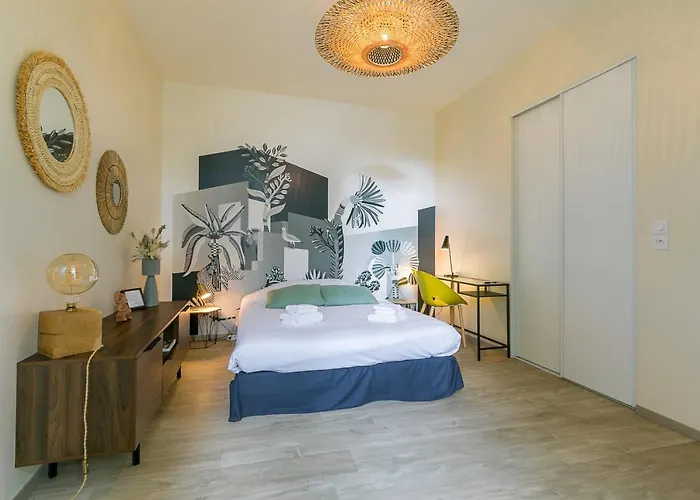 Le Cours Du Parc, Au Coeur Des Allees De Dijon