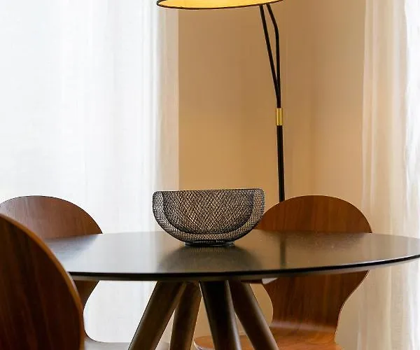 Le Cours Du Parc, Au Cœur Des Allées De *